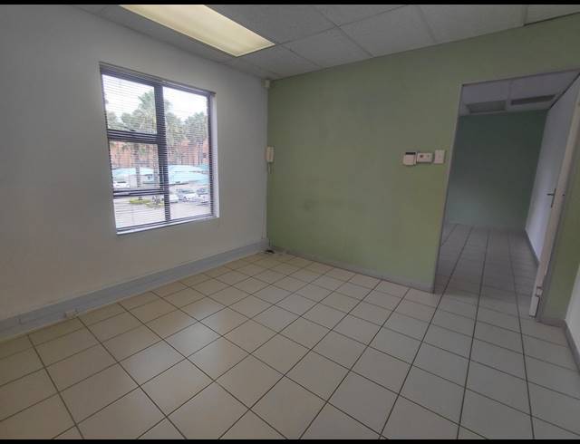 51M² OFFICE TO LET IN FOURWAYS